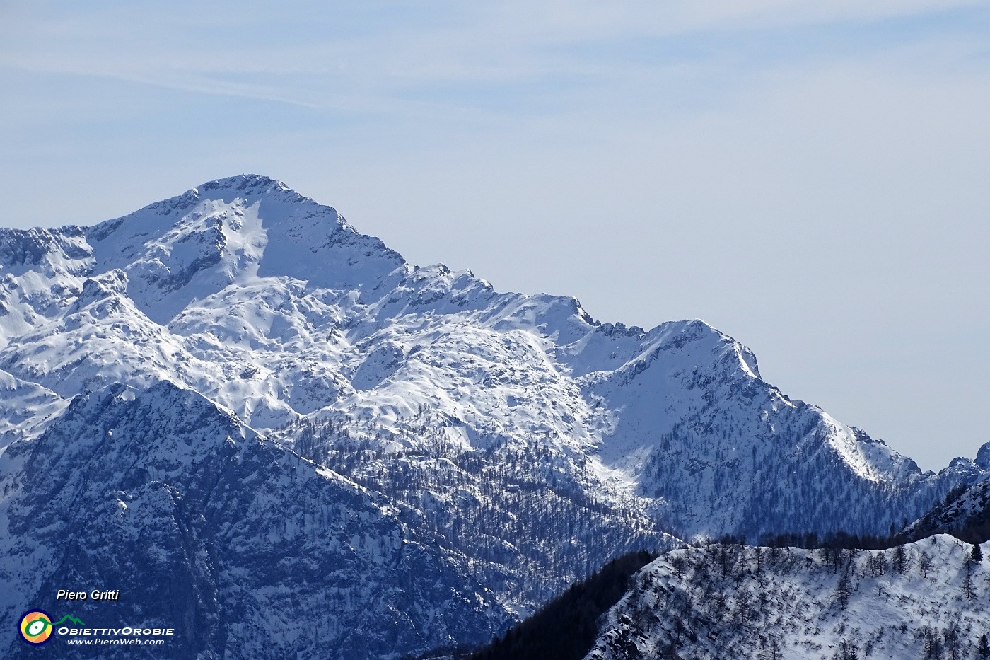 52 Zoom  sulla Grigna, cresta di Piancaformia.JPG